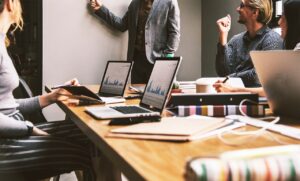 医師が副業で産業医を始めるにはどうすればいい？