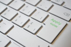 求人で業界経験者優遇は本当にお得なのか？
